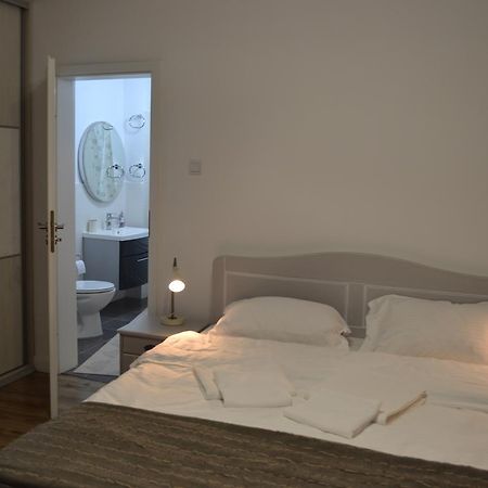 Victoria Plaza Two Bdr Apt Apartment Bucharest Exterior photo
